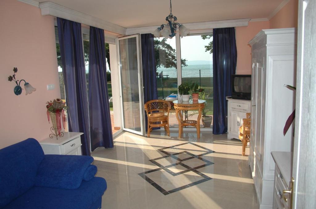 Gruber Apartman Шіофок Номер фото
